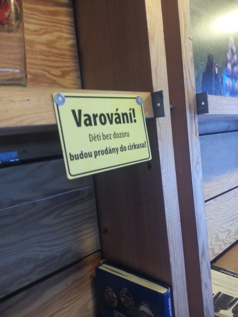 Varovani! Deti bez dozoru budou prodany do cirkusu!